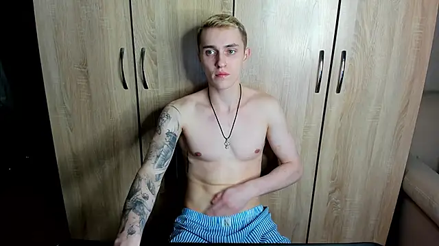 Snapshot of crazybottom99 chatting on 03.09.25 crazybottom99 online show from 03.09.25