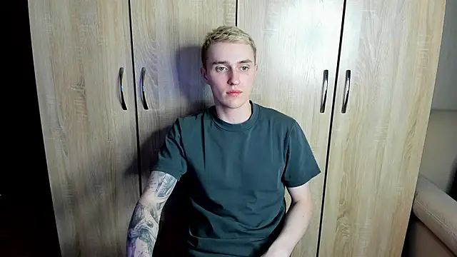 Snapshot of crazybottom99 chatting on 03.10.25 crazybottom99 online show from 03.10.25