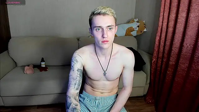 Snapshot of crazybottom99 chatting on 03.11.25 crazybottom99 online show from 03.11.25