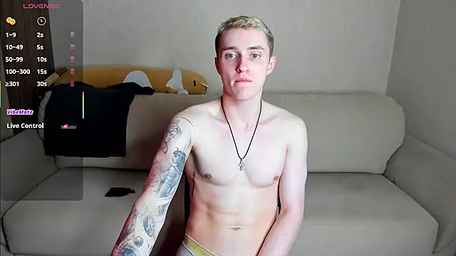 Snapshot of crazybottom99 chatting on 03.17.25 crazybottom99 online show from 03.17.25