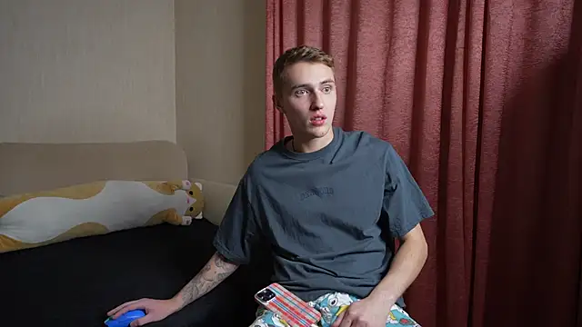 Snapshot of crazybottom99 chatting on 10.12.25 crazybottom99 online show from 10.12.25