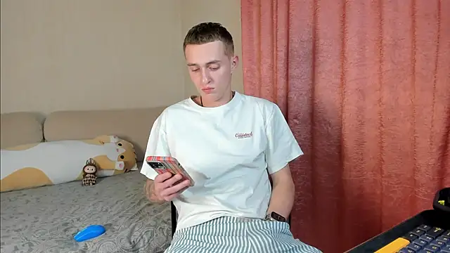 Snapshot of crazybottom99 chatting on 10.31.25 crazybottom99 online show from 10.31.25