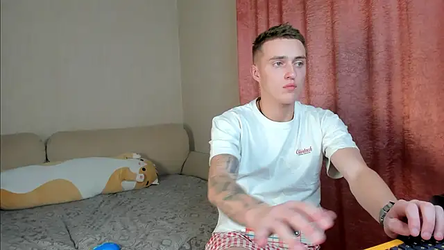 Snapshot of crazybottom99 chatting on 11.01.25 crazybottom99 online show from 11.01.25