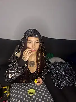 Snapshot of nickelfie chatting on 03.01.25 nickelfie online show from 03.01.25