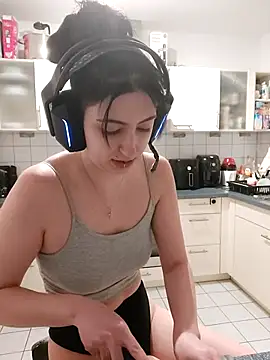 Gamergirl-Linela online show from 11.21.25