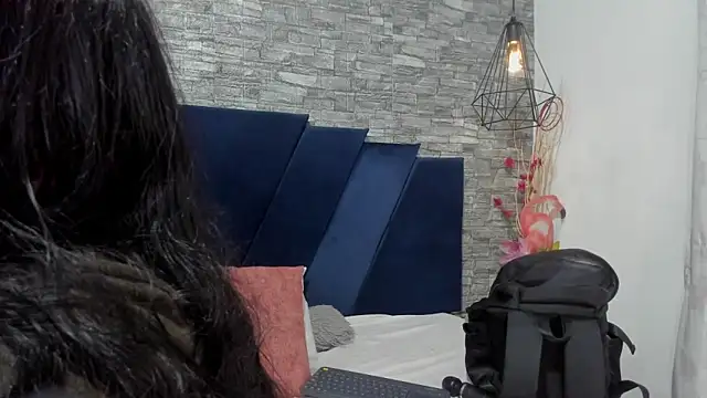 Sophia Brunett online show from 10.12.25