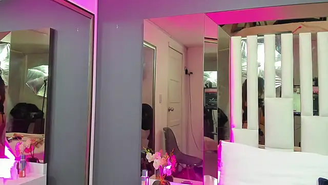 Snapshot of Cloee_Rainbow1 chatting on 02.27.25 Cloee Rainbow1 online show from 02.27.25