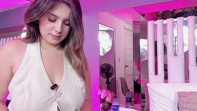 Snapshot of Cloee_Rainbow1 chatting on 03.12.25 Cloee Rainbow1 online show from 03.12.25