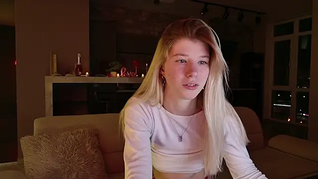 Snapshot of Bella_amory chatting on 02.24.25 Bella amory online show from 02.24.25