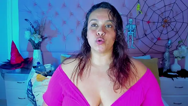 KourtneyEvans online show from 10.27.25