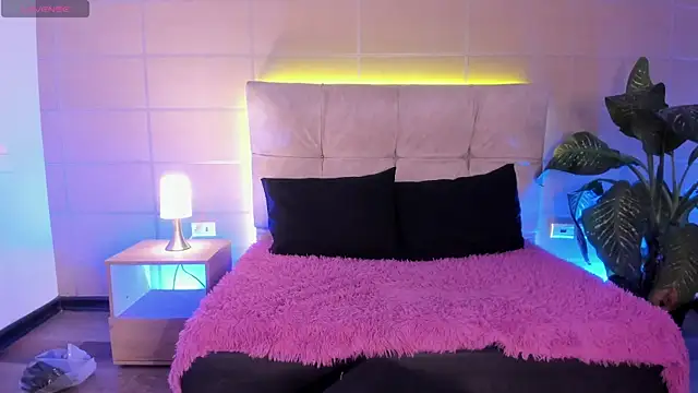 Snapshot of _michonne_ chatting on 11.05.25 michonne online show from 11.05.25