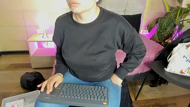  michonne  online show from 03.12.26