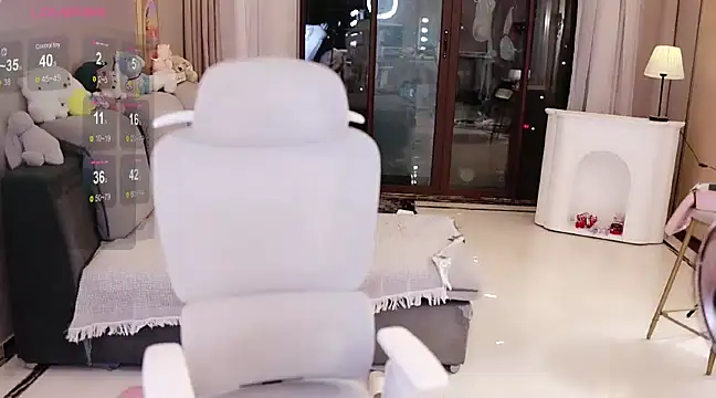 Moonccoi online show from 02.06.25