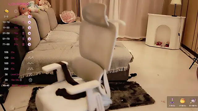 Moonccoi online show from 02.23.25