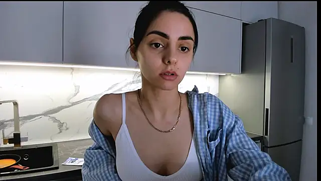 Snapshot of EmiliaZen chatting on 02.07.25 EmiliaZen online show from 02.07.25