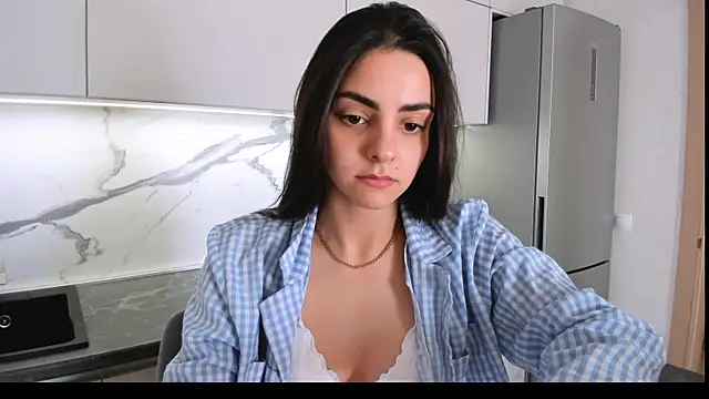 Snapshot of EmiliaZen chatting on 02.11.25 EmiliaZen online show from 02.11.25