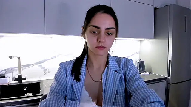 Snapshot of EmiliaZen chatting on 02.20.25 EmiliaZen online show from 02.20.25