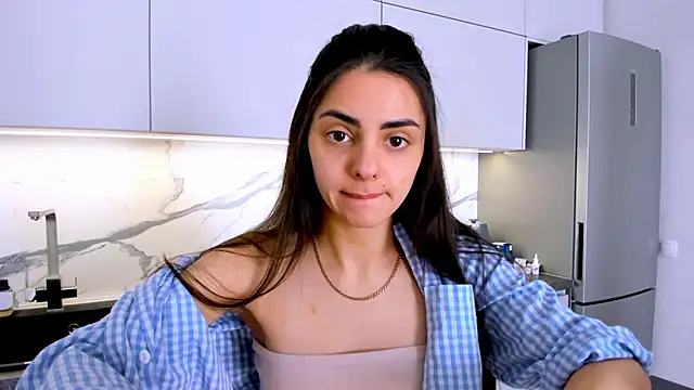 Snapshot of EmiliaZen chatting on 02.27.25 EmiliaZen online show from 02.27.25