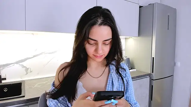 Snapshot of EmiliaZen chatting on 03.05.25 EmiliaZen online show from 03.05.25