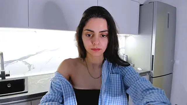 Snapshot of EmiliaZen chatting on 03.06.25 EmiliaZen online show from 03.06.25