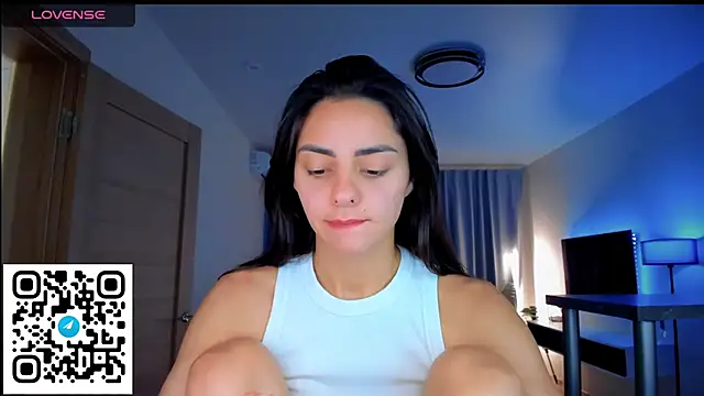 Snapshot of EmiliaZen chatting on 09.09.25 EmiliaZen online show from 09.09.25