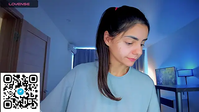 Snapshot of EmiliaZen chatting on 09.14.25 EmiliaZen online show from 09.14.25