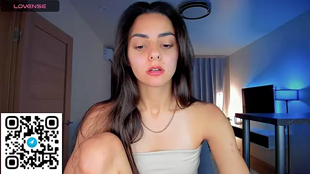 Snapshot of EmiliaZen chatting on 09.15.25 EmiliaZen online show from 09.15.25