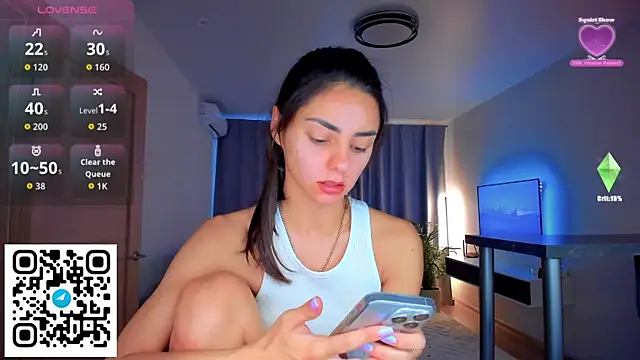 Snapshot of EmiliaZen chatting on 09.24.25 EmiliaZen online show from 09.24.25