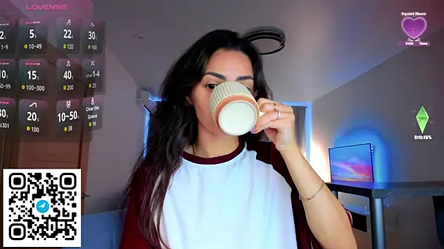 Snapshot of EmiliaZen chatting on 09.27.25 EmiliaZen online show from 09.27.25