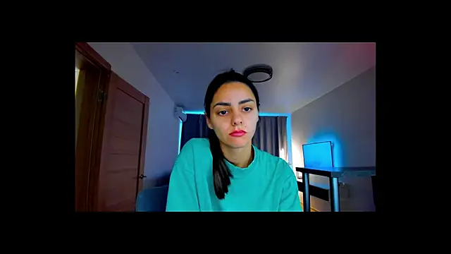 Snapshot of EmiliaZen chatting on 10.06.25 EmiliaZen online show from 10.06.25