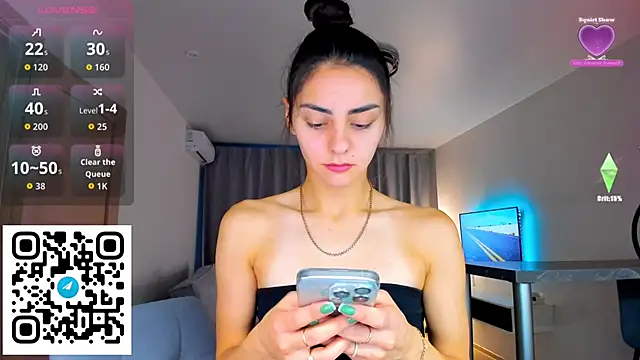 Snapshot of EmiliaZen chatting on 10.09.25 EmiliaZen online show from 10.09.25