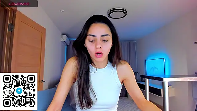 Snapshot of EmiliaZen chatting on 10.11.25 EmiliaZen online show from 10.11.25