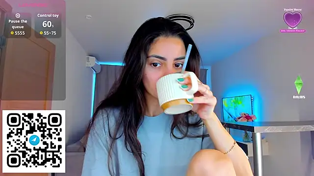 Snapshot of EmiliaZen chatting on 10.13.25 EmiliaZen online show from 10.13.25