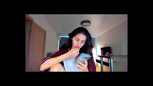 Snapshot of EmiliaZen chatting on 10.14.25 EmiliaZen online show from 10.14.25