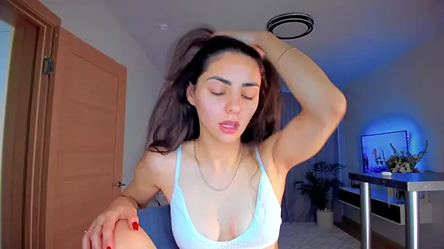 Snapshot of EmiliaZen chatting on 10.29.25 EmiliaZen online show from 10.29.25