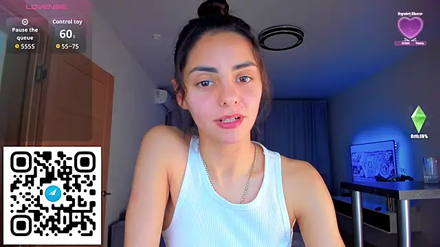 Snapshot of EmiliaZen chatting on 10.31.25 EmiliaZen online show from 10.31.25