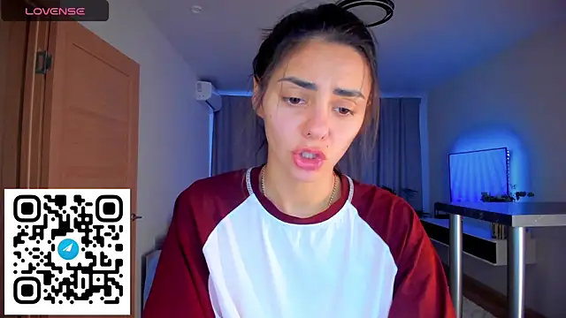 Snapshot of EmiliaZen chatting on 11.03.25 EmiliaZen online show from 11.03.25