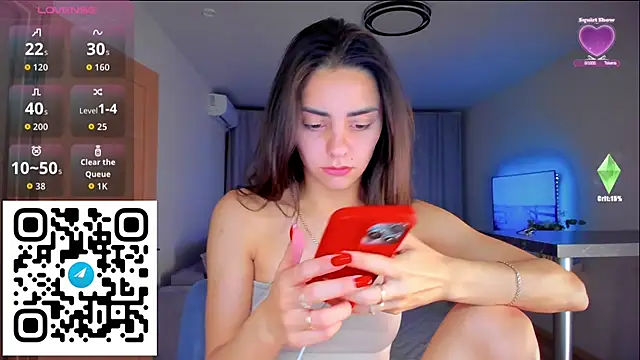 Snapshot of EmiliaZen chatting on 11.04.25 EmiliaZen online show from 11.04.25