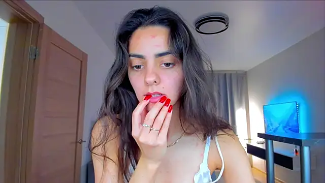 Snapshot of EmiliaZen chatting on 11.07.25 EmiliaZen online show from 11.07.25