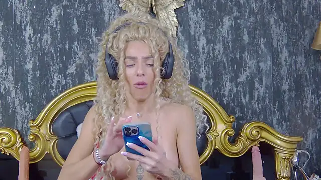 Snapshot of PlayfulShow chatting on 02.12.25 PlayfulShow online show from 02.12.25