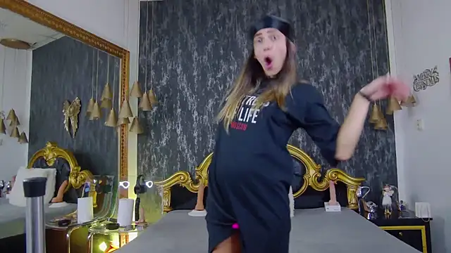 Snapshot of PlayfulShow chatting on 03.17.25 PlayfulShow online show from 03.17.25