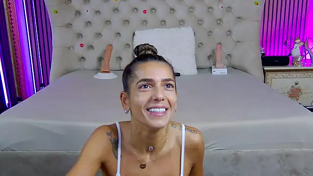 Snapshot of PlayfulShow chatting on 10.08.25 PlayfulShow online show from 10.08.25