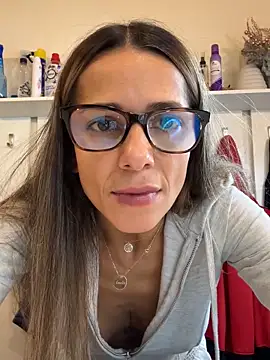 Snapshot of PlayfulShow chatting on 10.28.25 PlayfulShow online show from 10.28.25