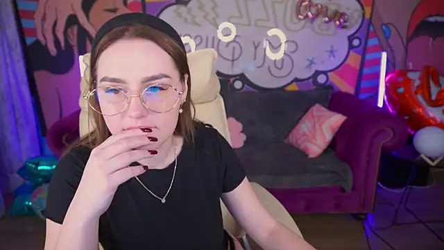 Snapshot of DivineJass chatting on 02.21.25 DivineJass online show from 02.21.25