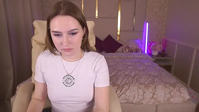 Snapshot of DivineJass chatting on 02.22.25 DivineJass online show from 02.22.25