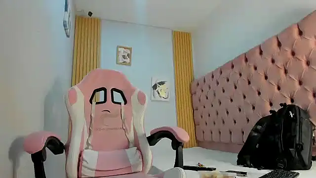 Snapshot of blackdirty420 chatting on 10.13.25 blackdirty420 online show from 10.13.25