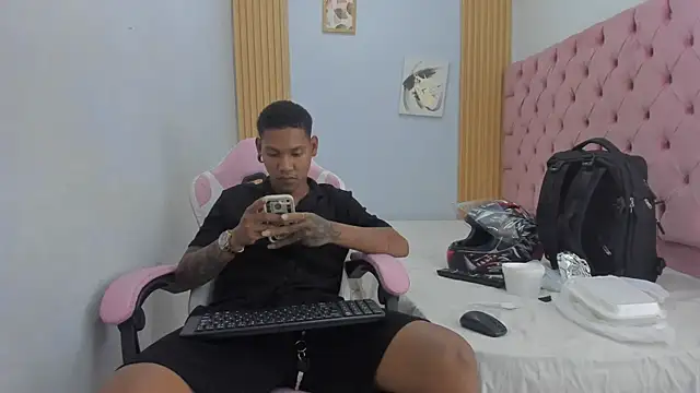 Snapshot of blackdirty420 chatting on 10.17.25 blackdirty420 online show from 10.17.25