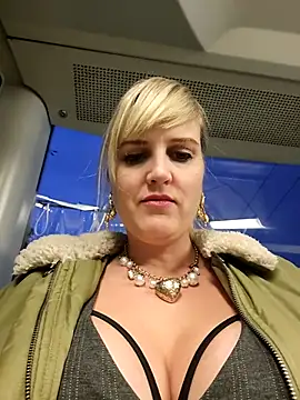 Sexybiene969 online show from 10.15.25