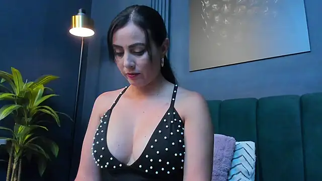 Snapshot of scarlet_edwars chatting on 10.25.25 scarlet edwars online show from 10.25.25