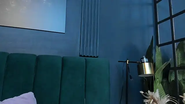 Snapshot of scarlet_edwars chatting on 10.28.25 scarlet edwars online show from 10.28.25